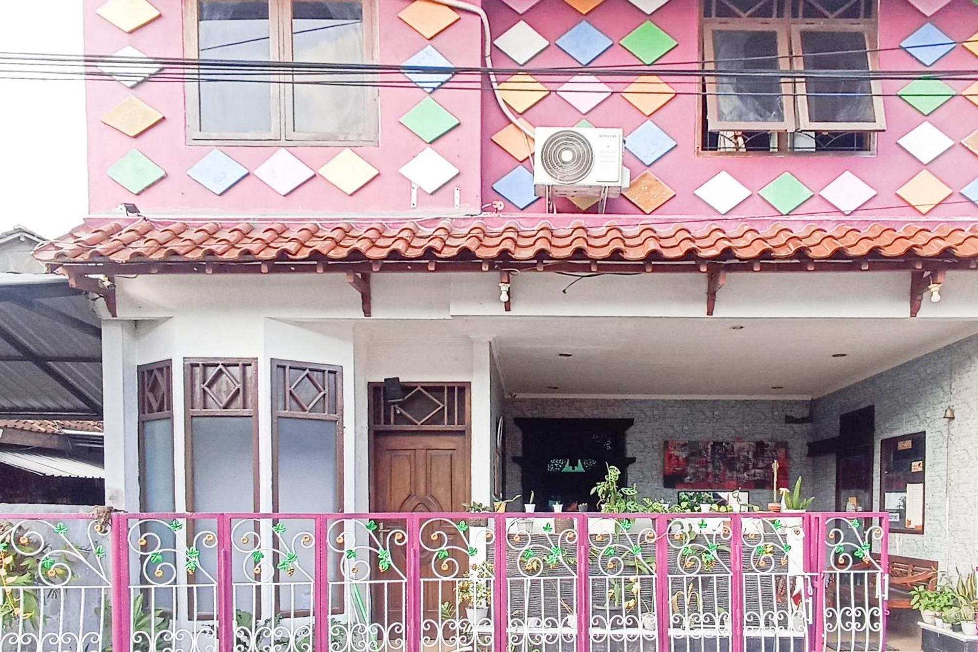 Trihakso Guest House Near Kaliurang Redpartner Sleman  Exteriör bild