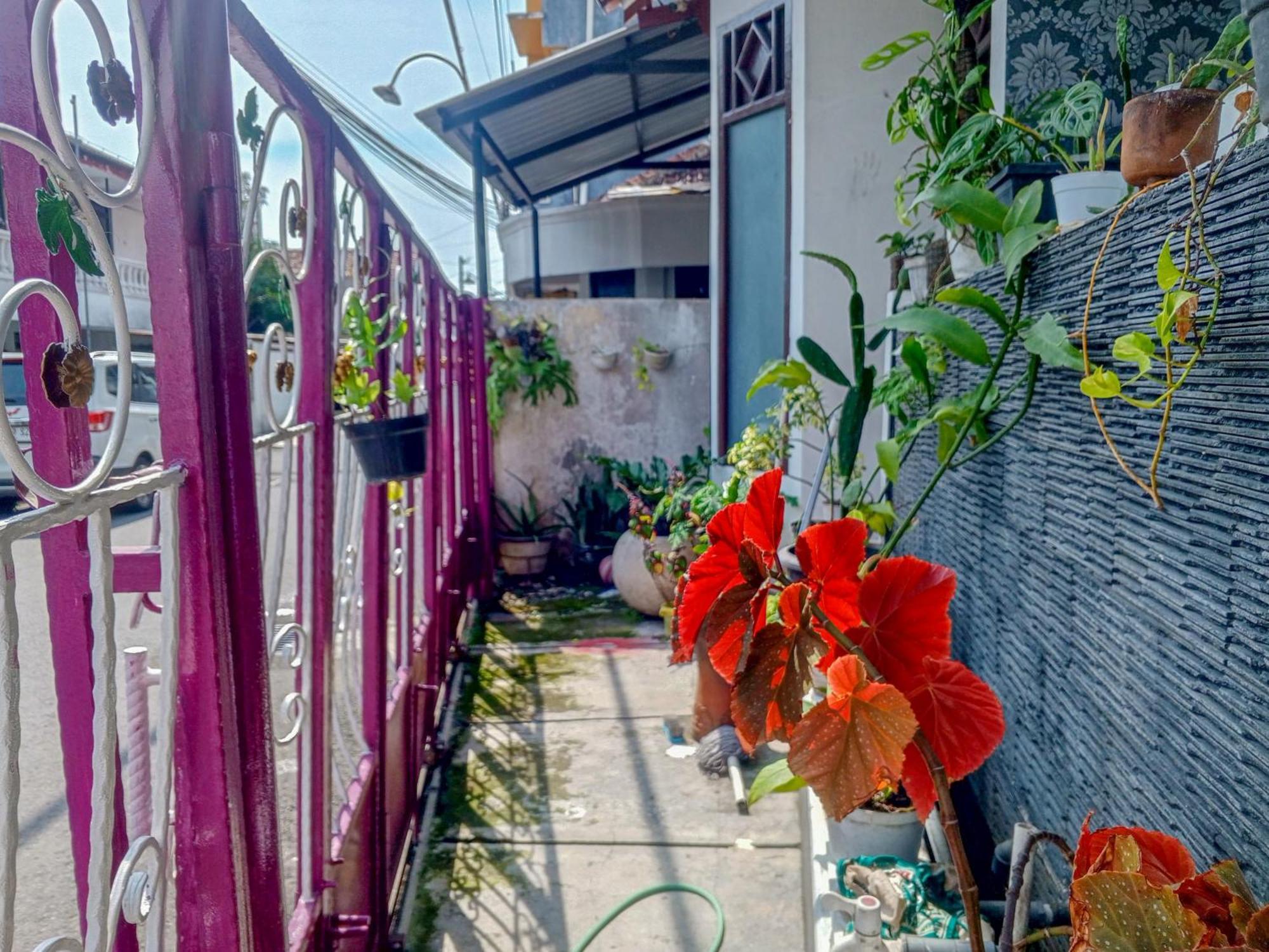Trihakso Guest House Near Kaliurang Redpartner Sleman  Exteriör bild